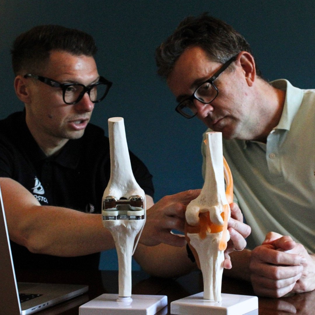 Physiotherapist explaining knee joint anatomy during consultation session
